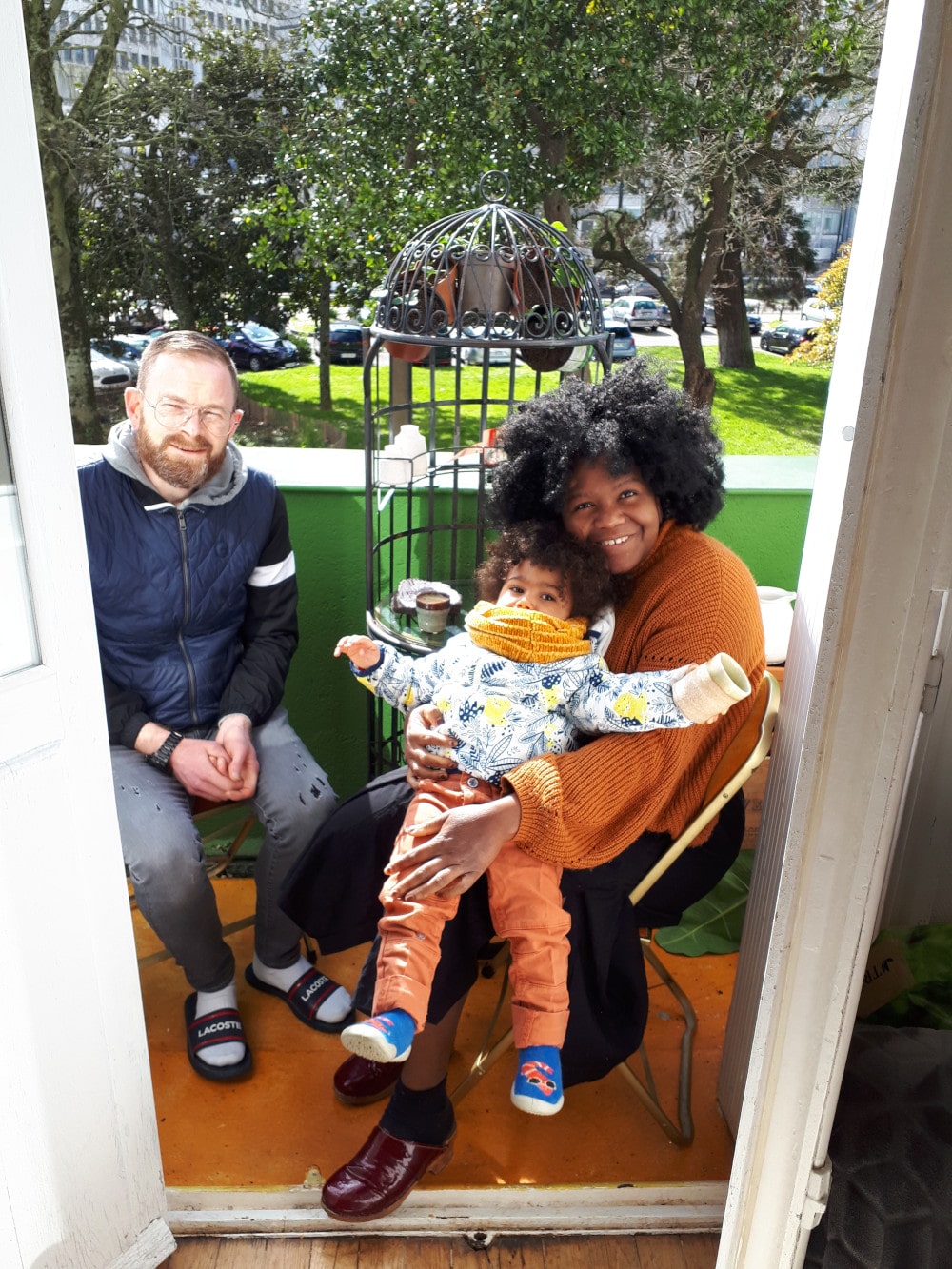 Adao, Boris et Edna sur le balcon